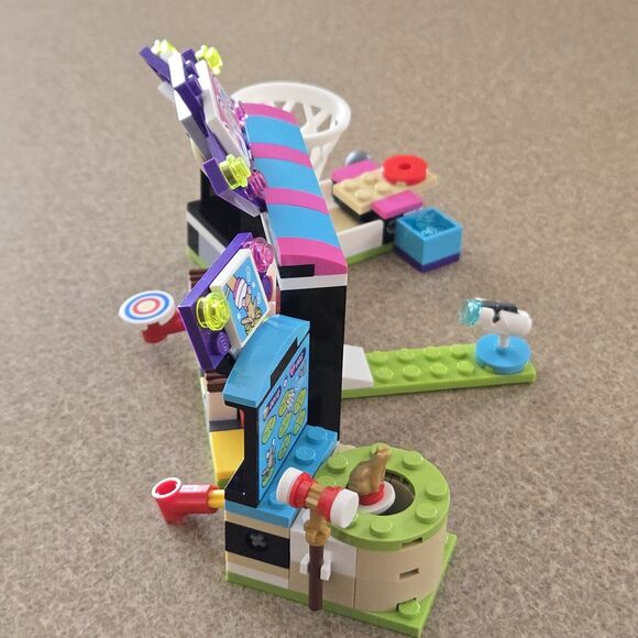 LEGO Friends 41127 Amusement Park Arcade 100% Complete Set w/ Manual & Mini Doll - Picture 8 of 13